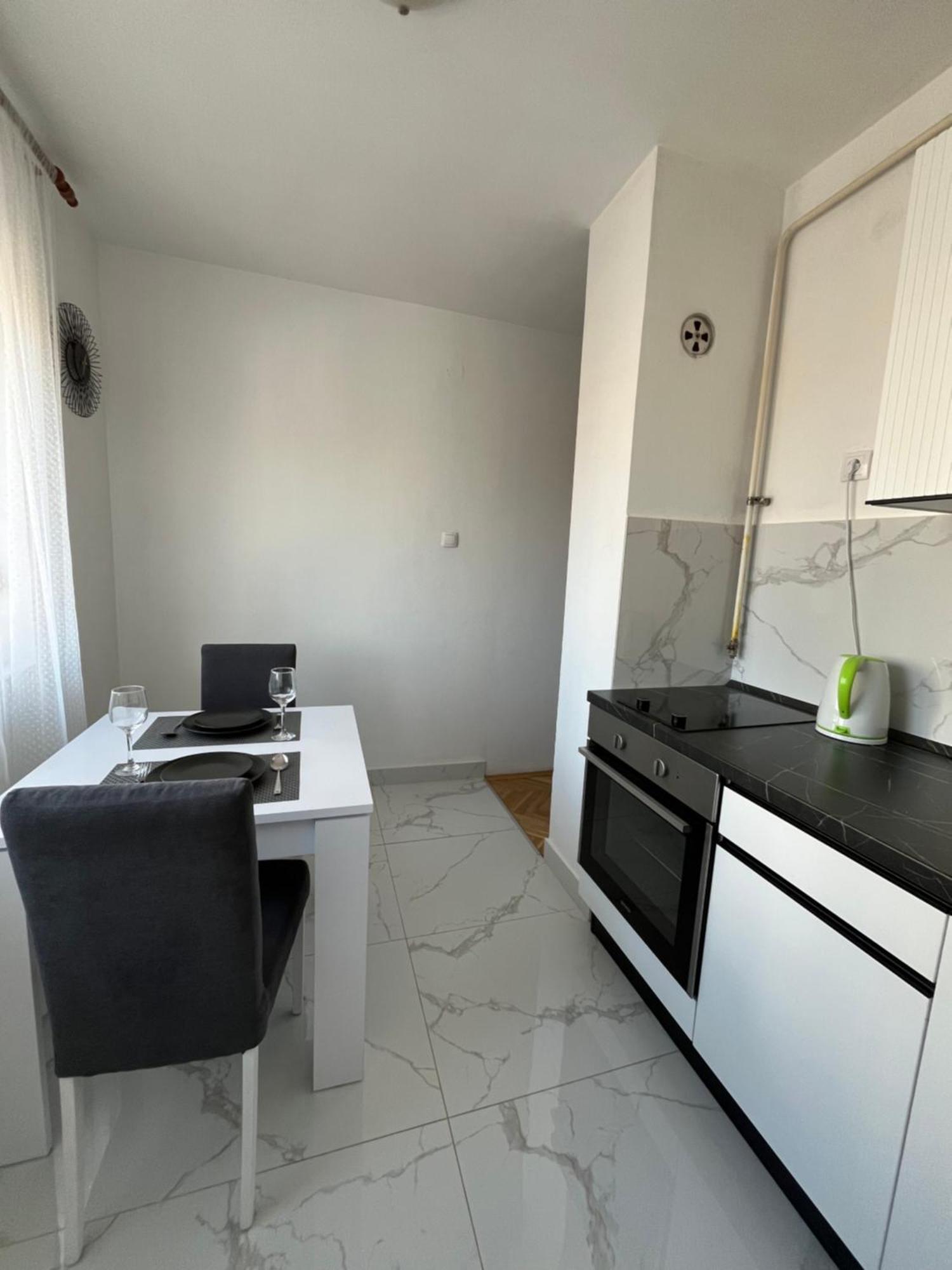 Nikola Ns2 Appartement Novi Sad Buitenkant foto
